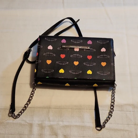 Betsey Johnson Heart Crossbody - Picture 1 of 5